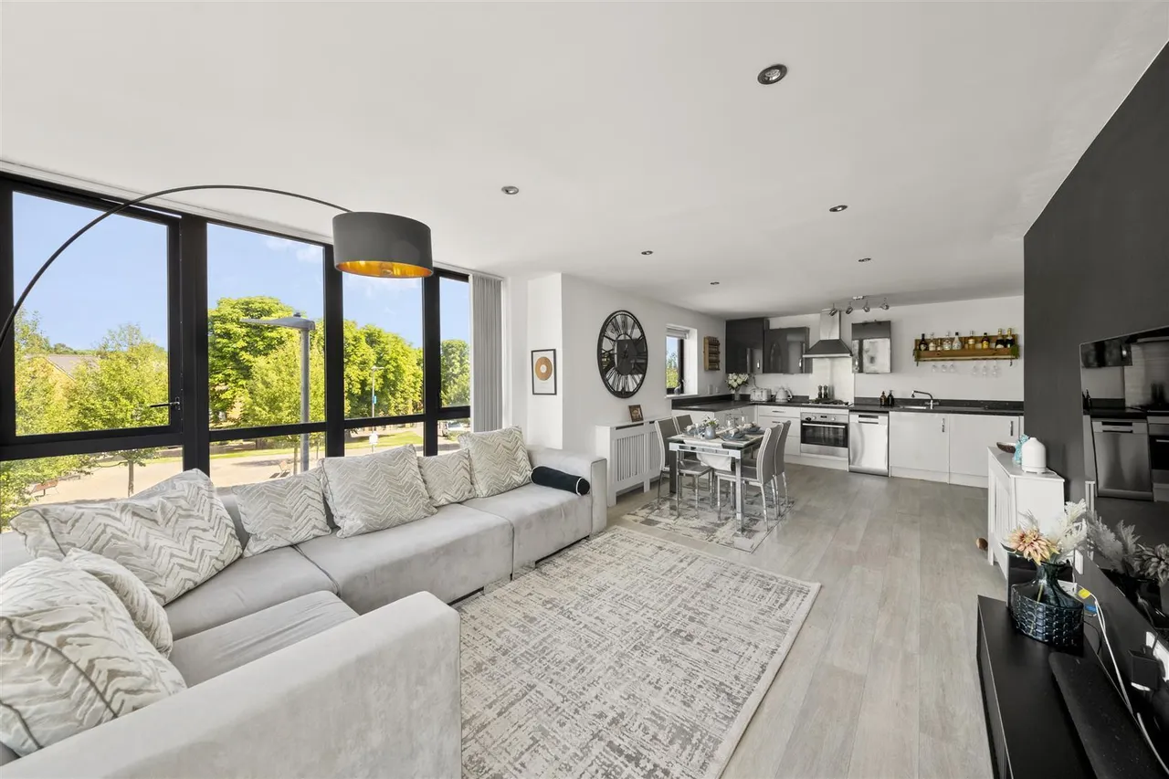 Dyson Drive, Uxbridge, photo 4