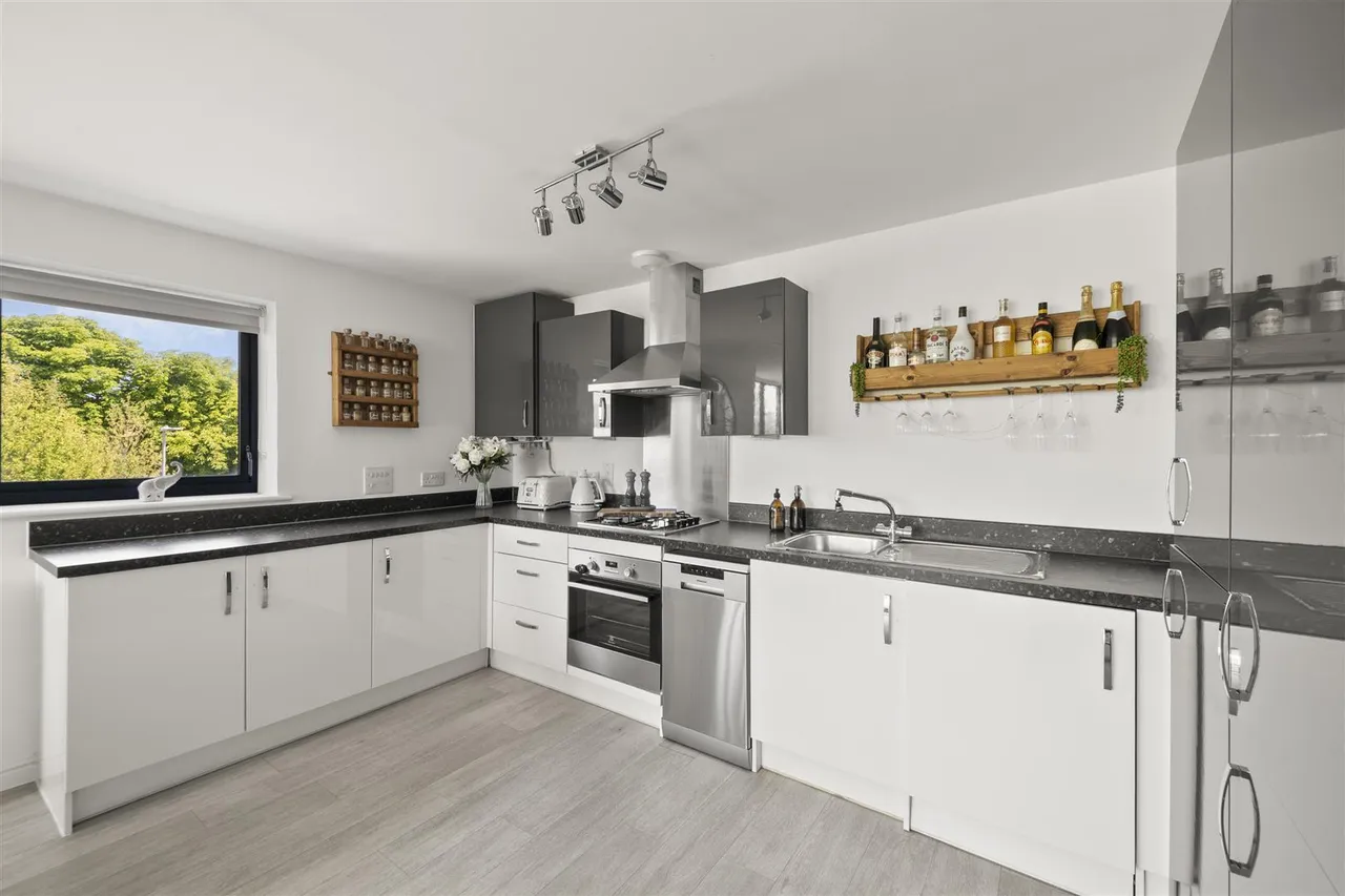 Dyson Drive, Uxbridge, photo 13