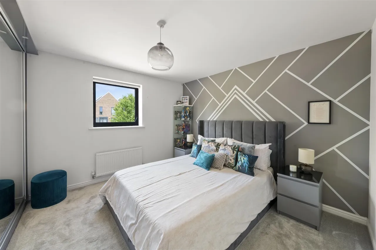 Dyson Drive, Uxbridge, photo 6