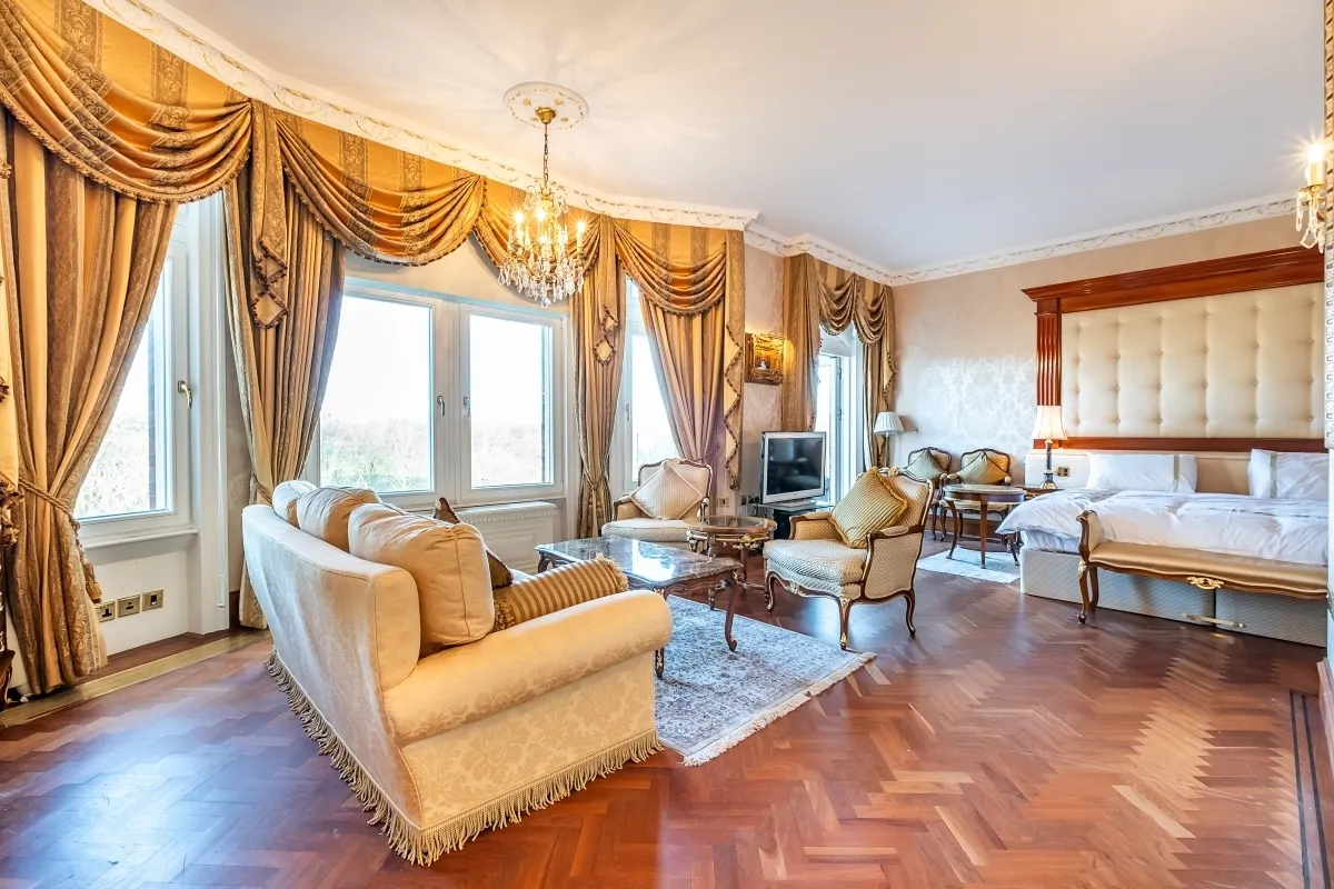 5 bed flat to rent — Kensington Road London W8