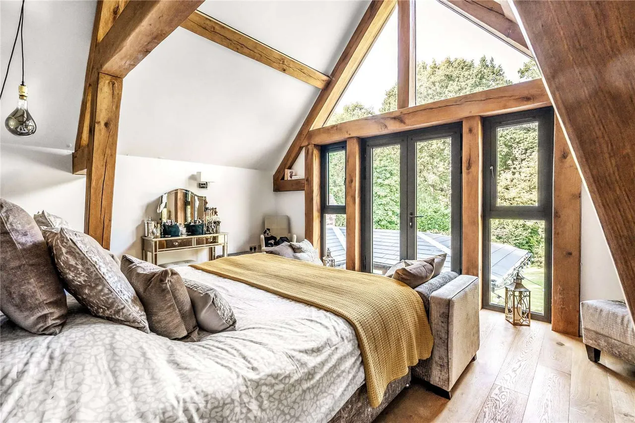Bullswater Lane, Bullswater Common, Pirbright, Surrey, GU24 0LY, photo 12