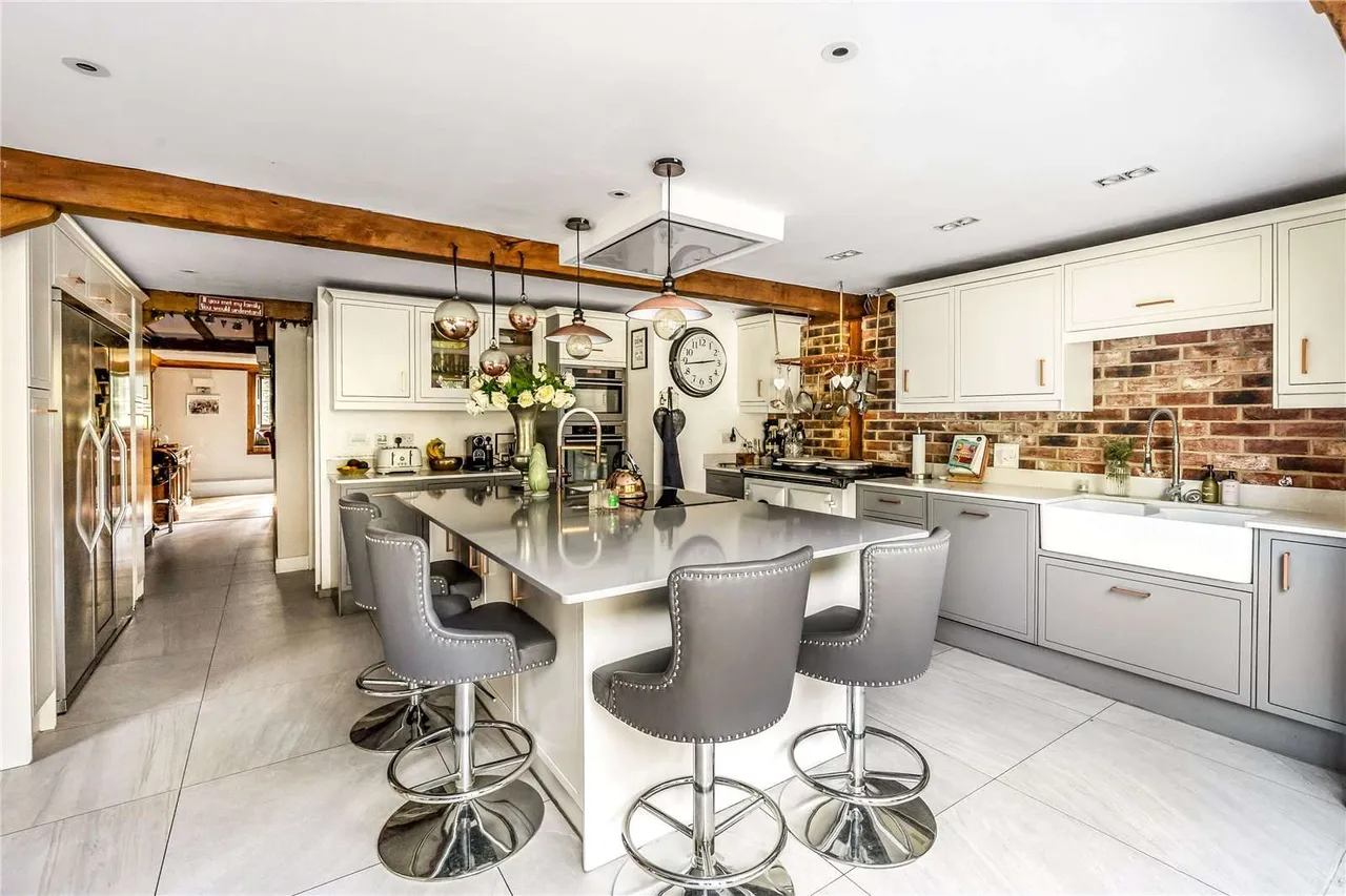 Bullswater Lane, Bullswater Common, Pirbright, Surrey, GU24 0LY, photo 10