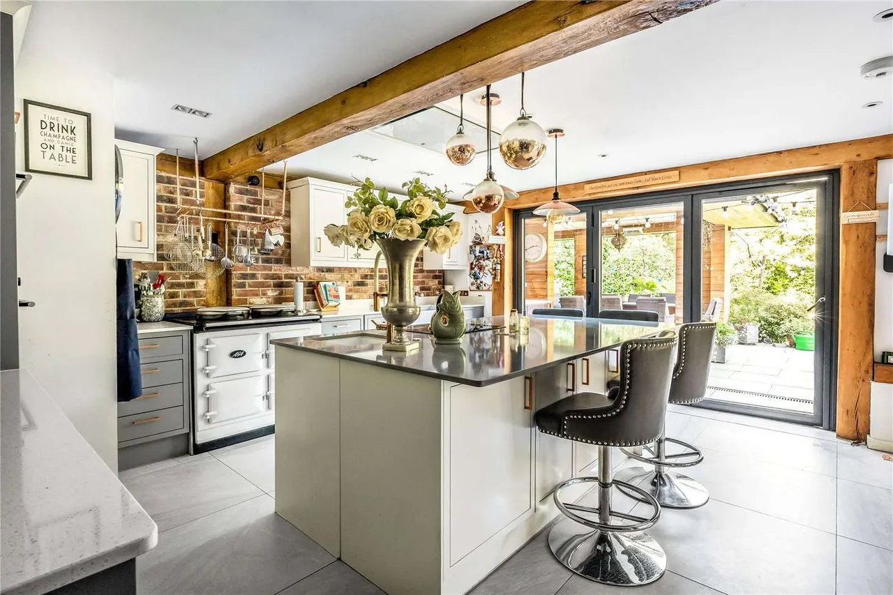Bullswater Lane, Bullswater Common, Pirbright, Surrey, GU24 0LY, photo 3