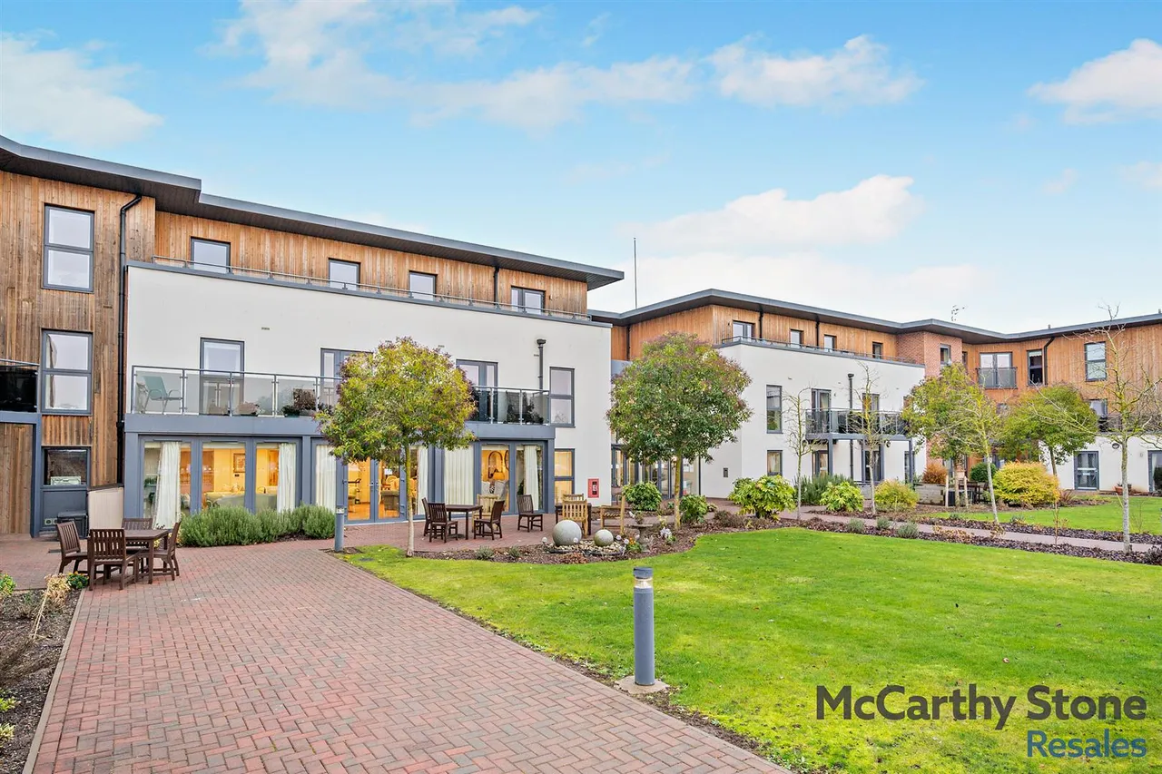 2 bed flat for sale, Springfield Close, Stratford-Upon-Avon, CV37