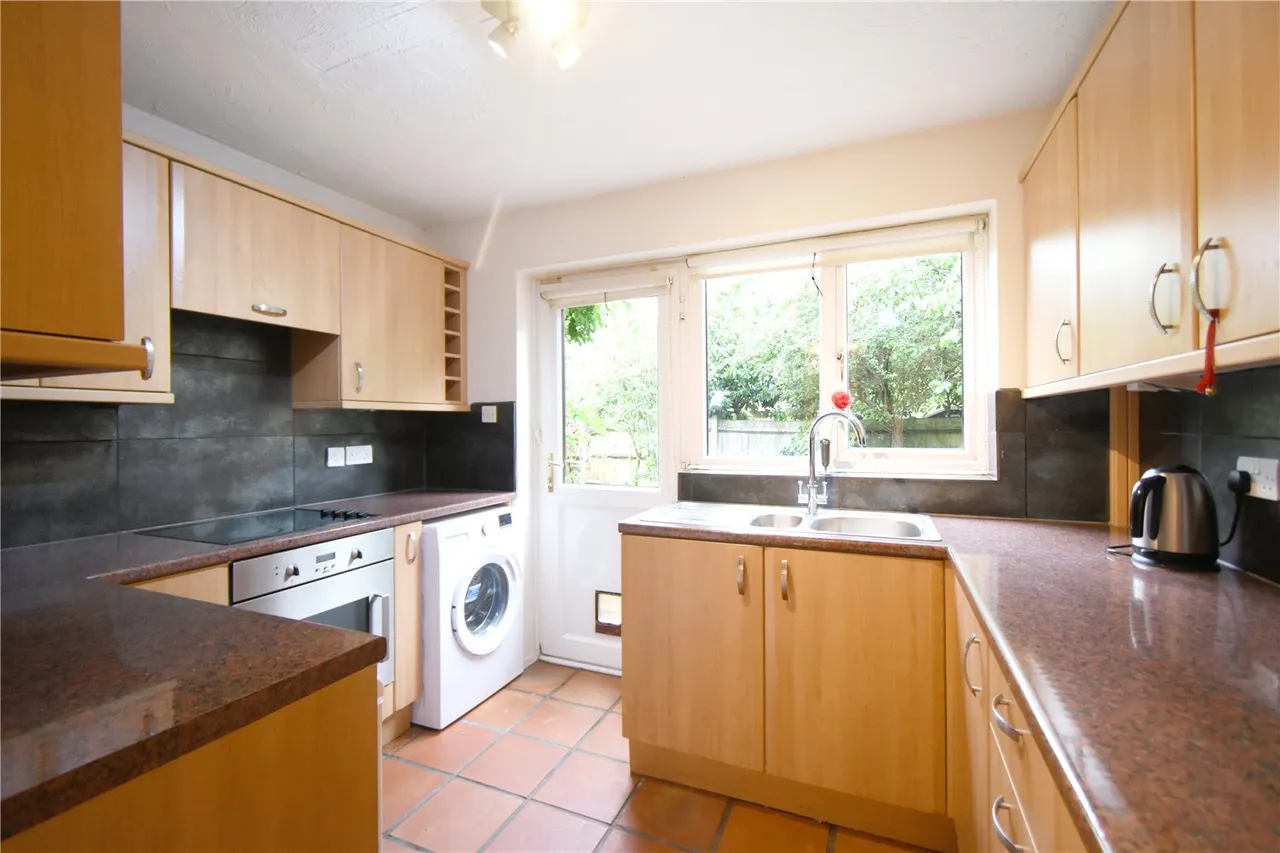 Mill Close, Sherfield-on-Loddon, Hook, Hampshire, RG27 0AQ, photo 4