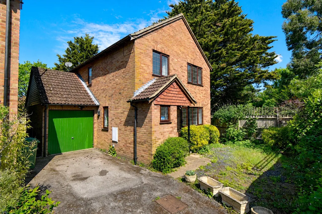 Mill Close, Sherfield-on-Loddon, Hook, Hampshire, RG27 0AQ, photo 5