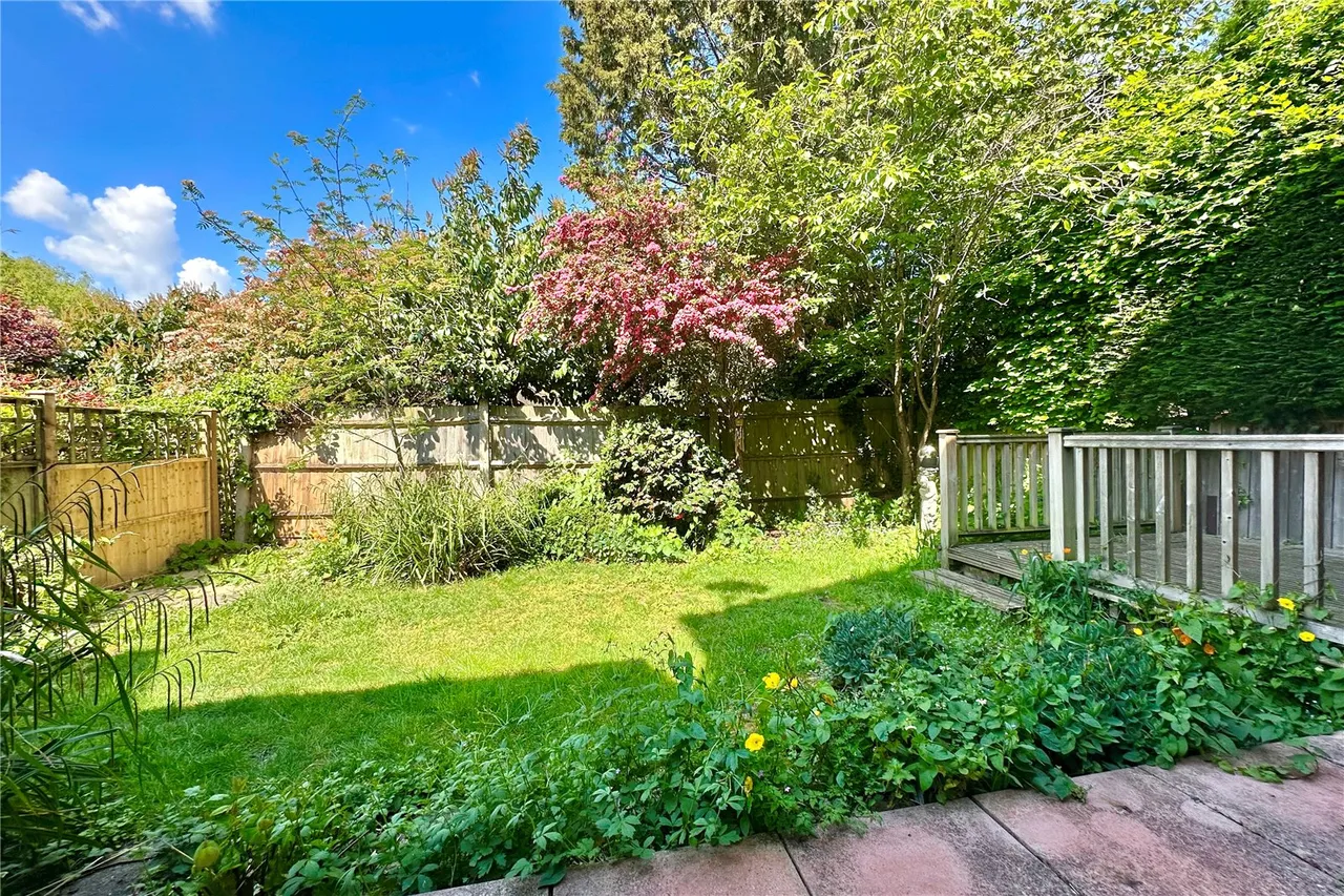 Mill Close, Sherfield-on-Loddon, Hook, Hampshire, RG27 0AQ, photo 3