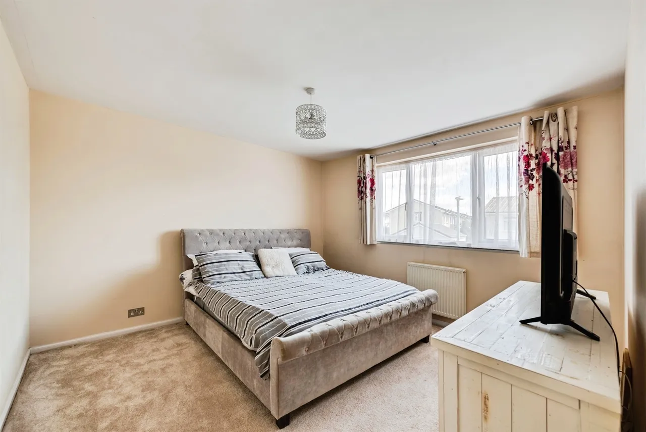 Pound Lane, Swindon, SN2, photo 5