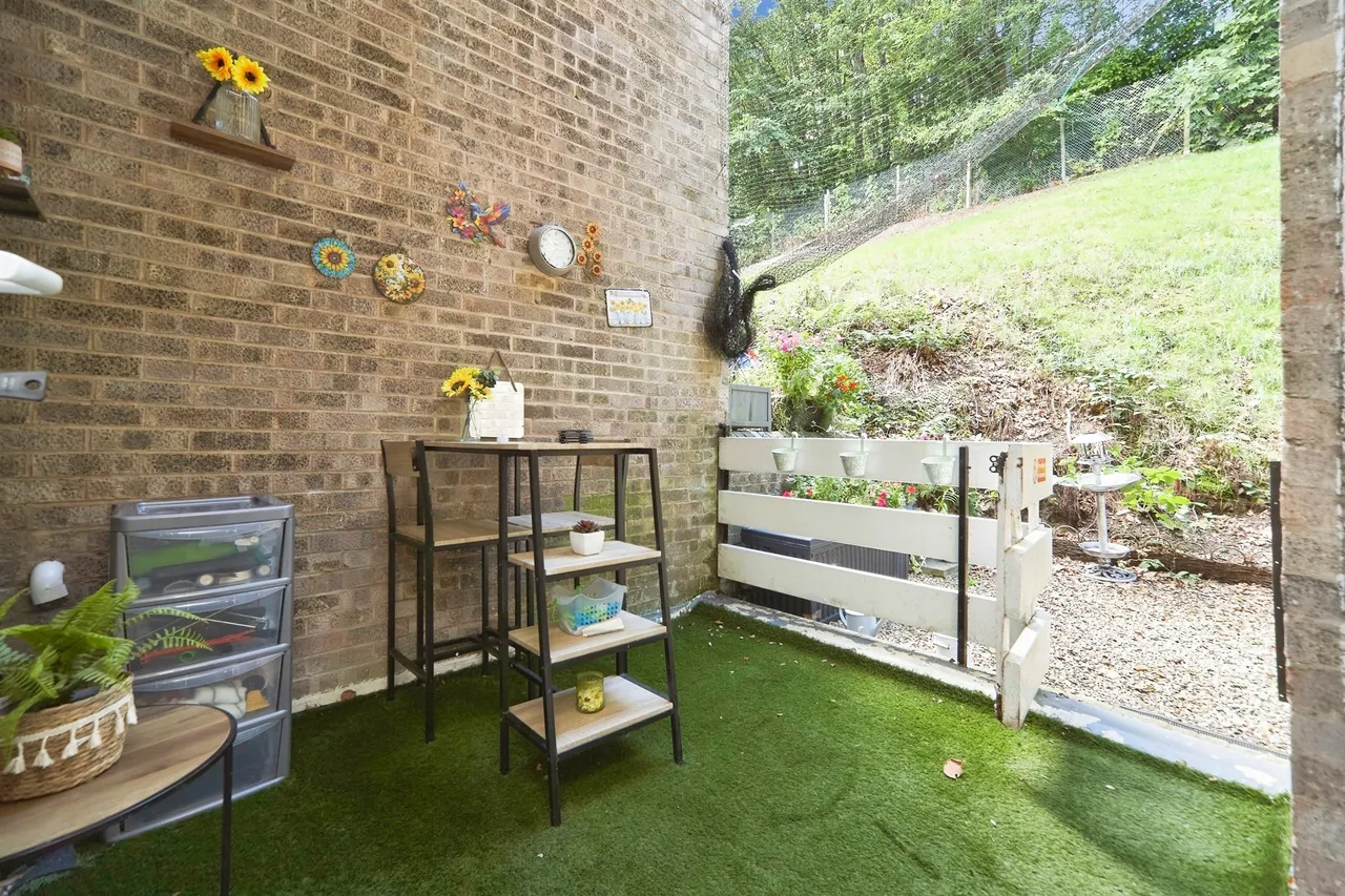 Frizley Gardens, Bradford, BD9, photo 12