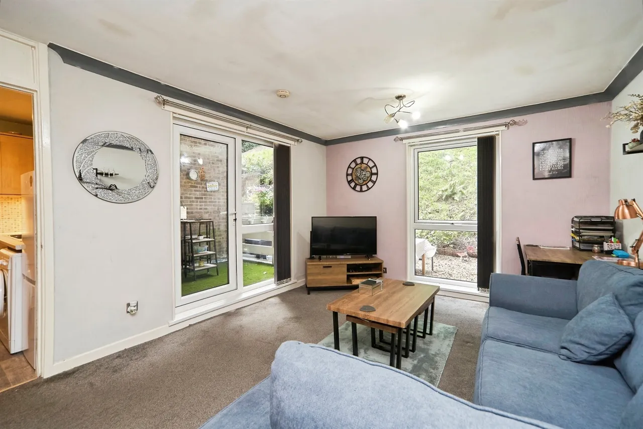 Frizley Gardens, Bradford, BD9, photo 3