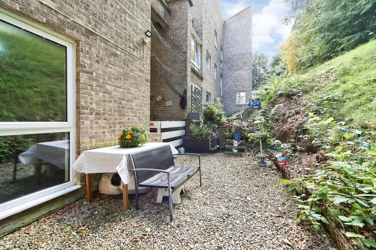 Frizley Gardens, Bradford, BD9, photo 13