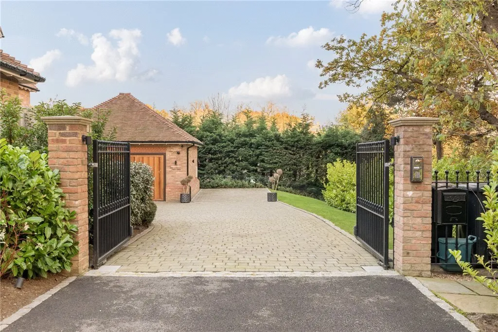 Plaistow Lane, BR1, photo 41