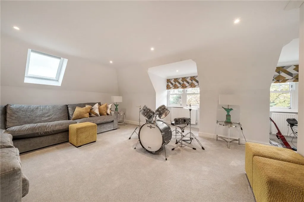 Plaistow Lane, BR1, photo 35