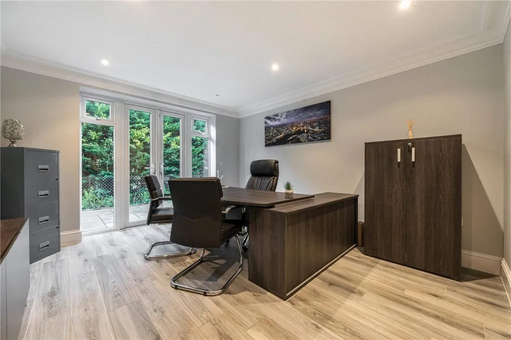 Plaistow Lane, BR1, photo 37