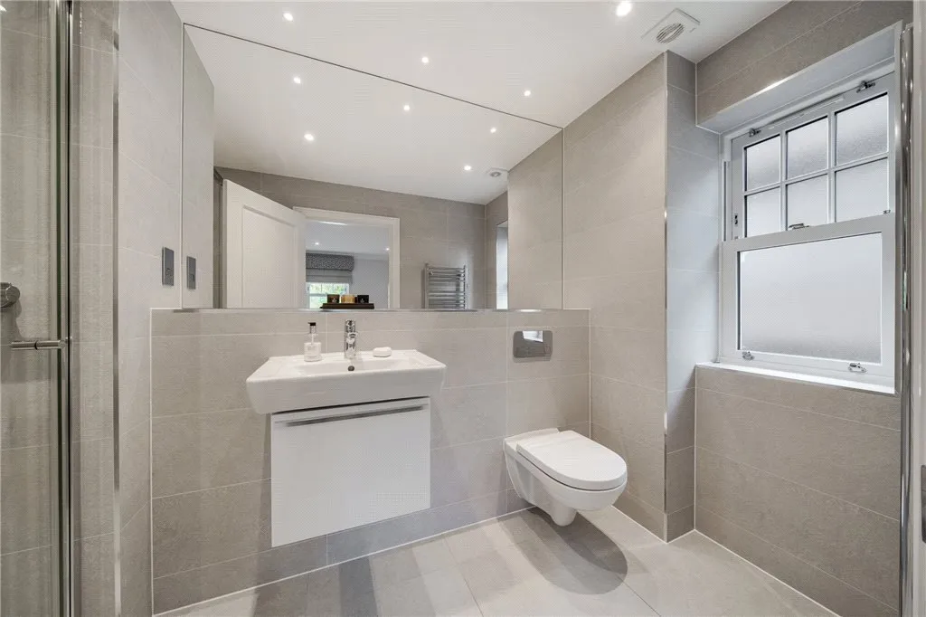 Plaistow Lane, BR1, photo 28