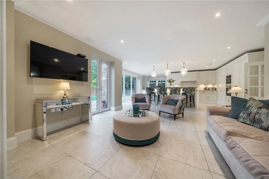 Plaistow Lane, BR1, photo 11