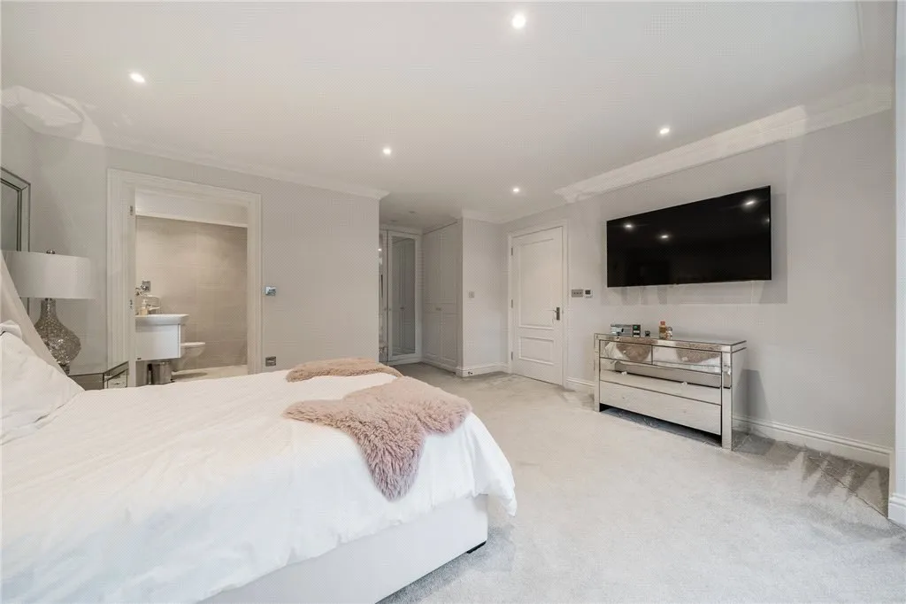 Plaistow Lane, BR1, photo 24