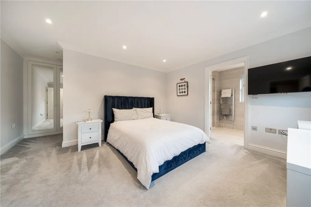 Plaistow Lane, BR1, photo 29