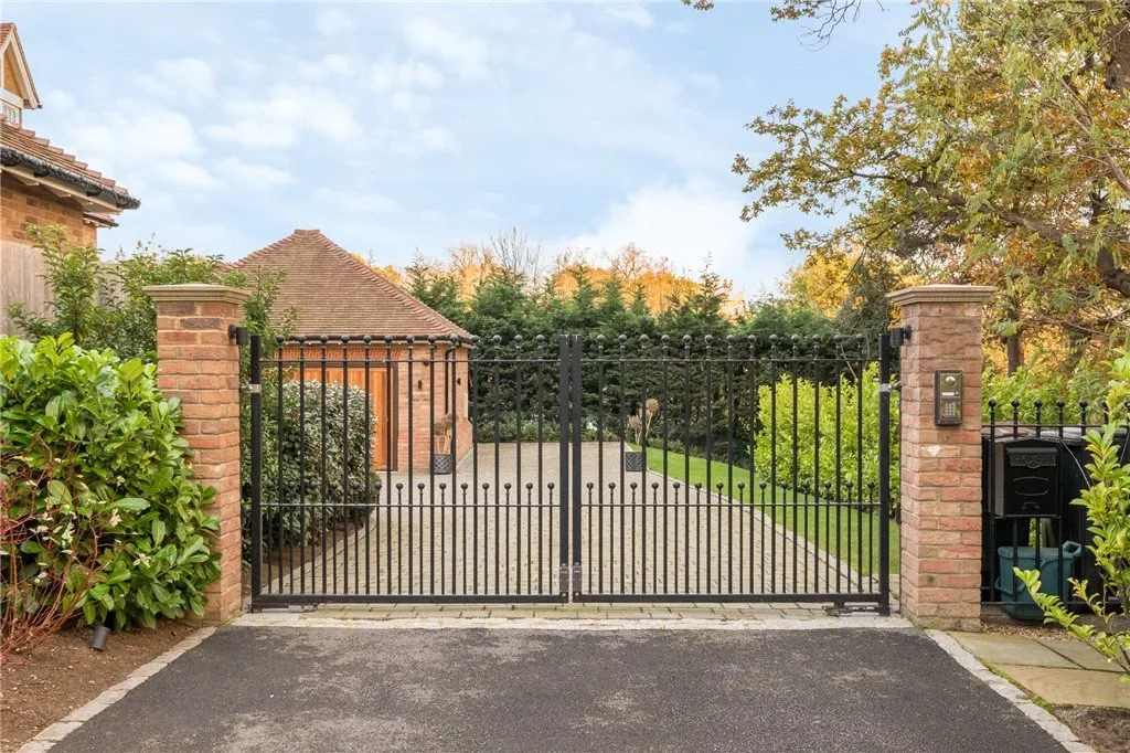 Plaistow Lane, BR1, photo 42