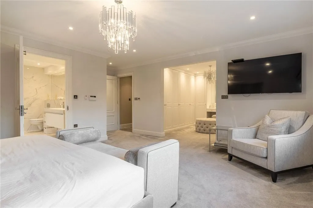 Plaistow Lane, BR1, photo 15