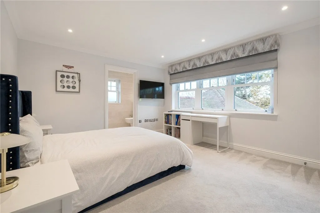 Plaistow Lane, BR1, photo 30
