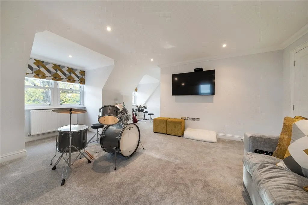 Plaistow Lane, BR1, photo 36