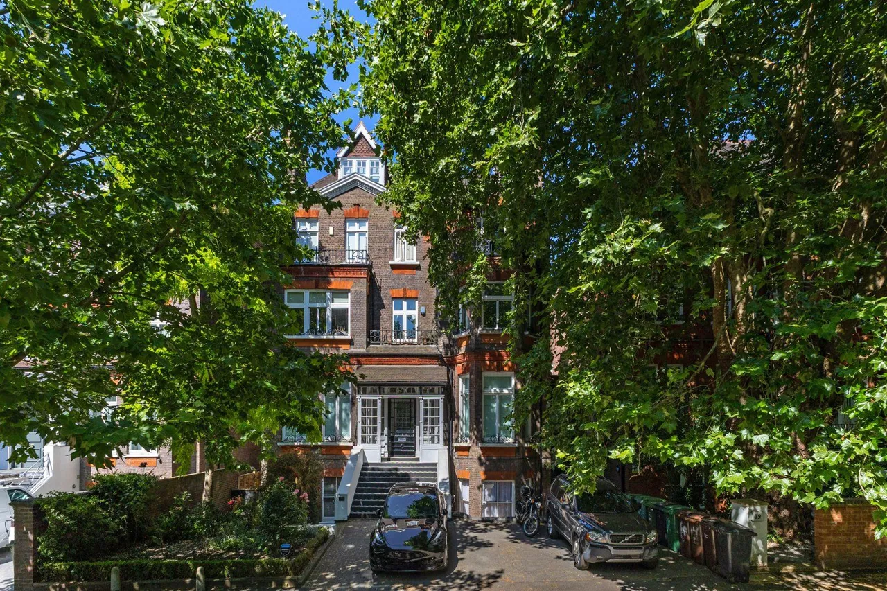 2 bed flat for sale, Fitzjohns Avenue, Hampstead, NW3