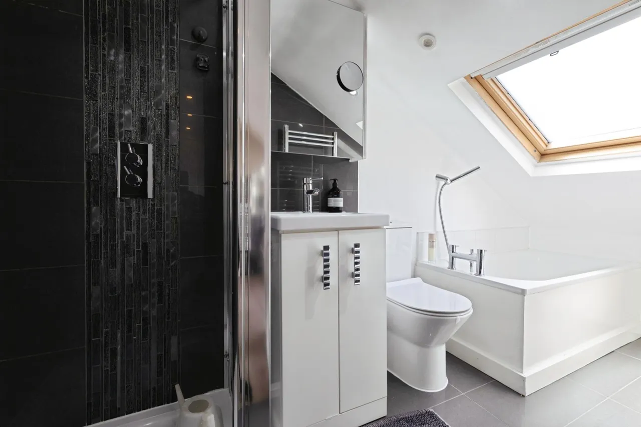 Fieldhouse Close, London, E18, photo 16