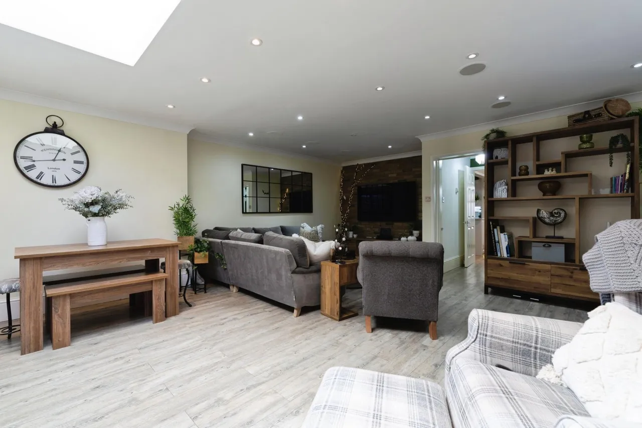 Fieldhouse Close, London, E18, photo 7