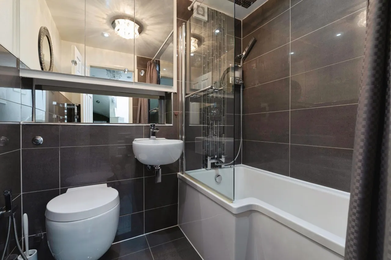 Fieldhouse Close, London, E18, photo 15
