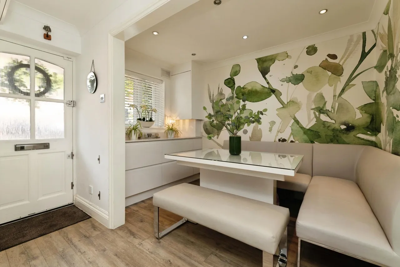 Fieldhouse Close, London, E18, photo 9