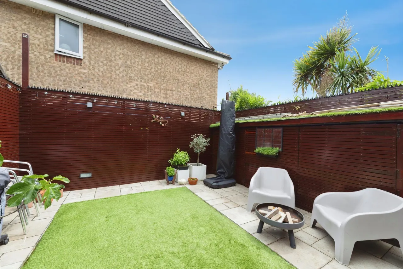 Fieldhouse Close, London, E18, photo 18
