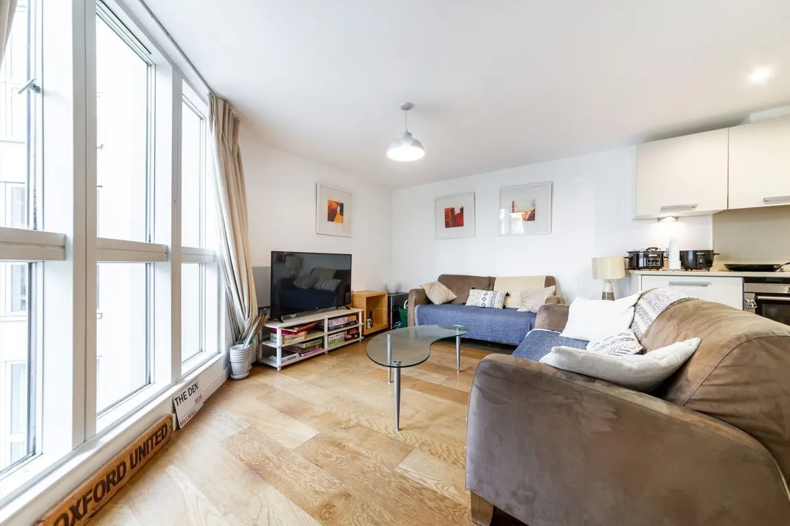 2 bed flat for sale — Water Gardens Square, London