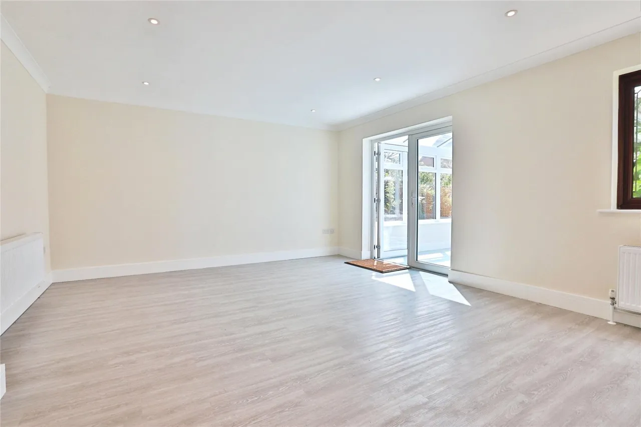Columbia Road, Ensbury Park, BH10, photo 4