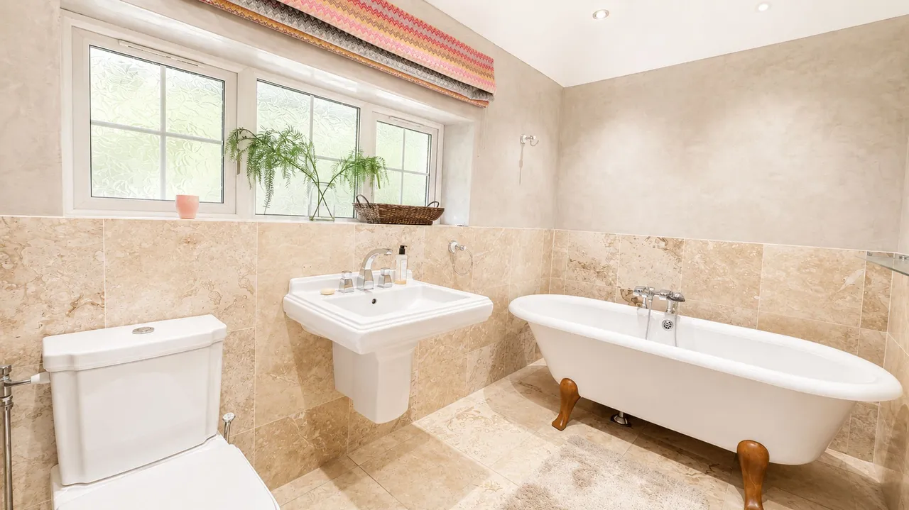 Warrington Road, Mere, WA16, photo 14