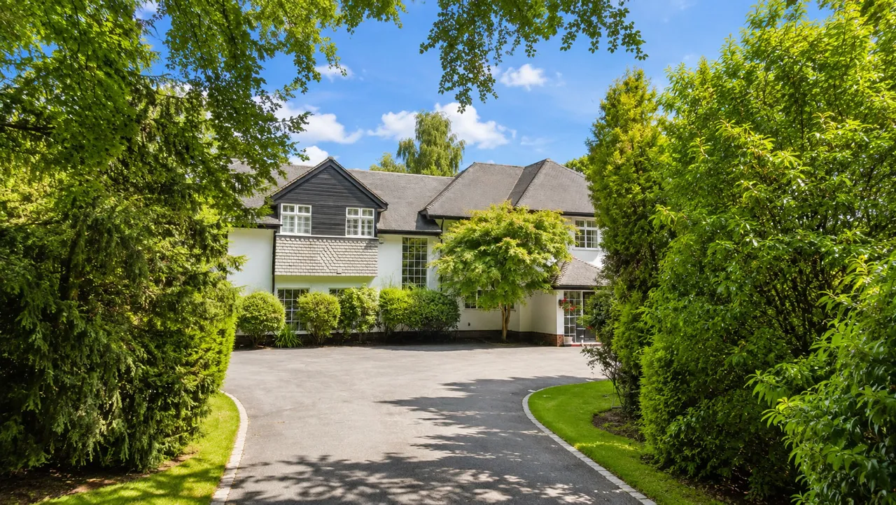 Warrington Road, Mere, WA16, photo 4