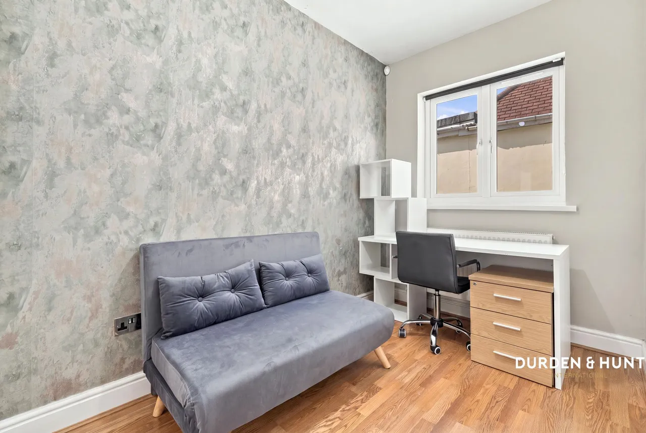 Stradbroke Grove, Clayhall, IG5, photo 18