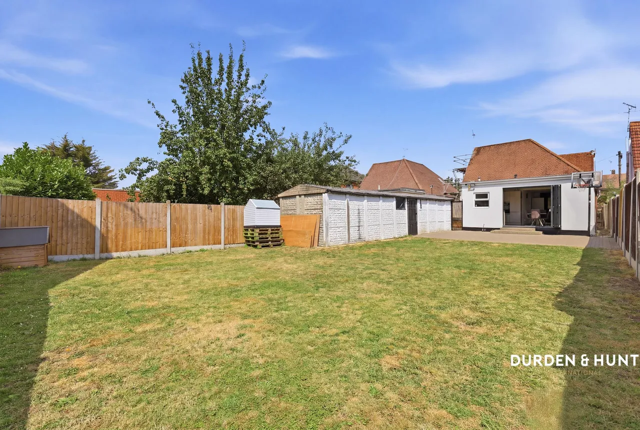 Stradbroke Grove, Clayhall, IG5, photo 20