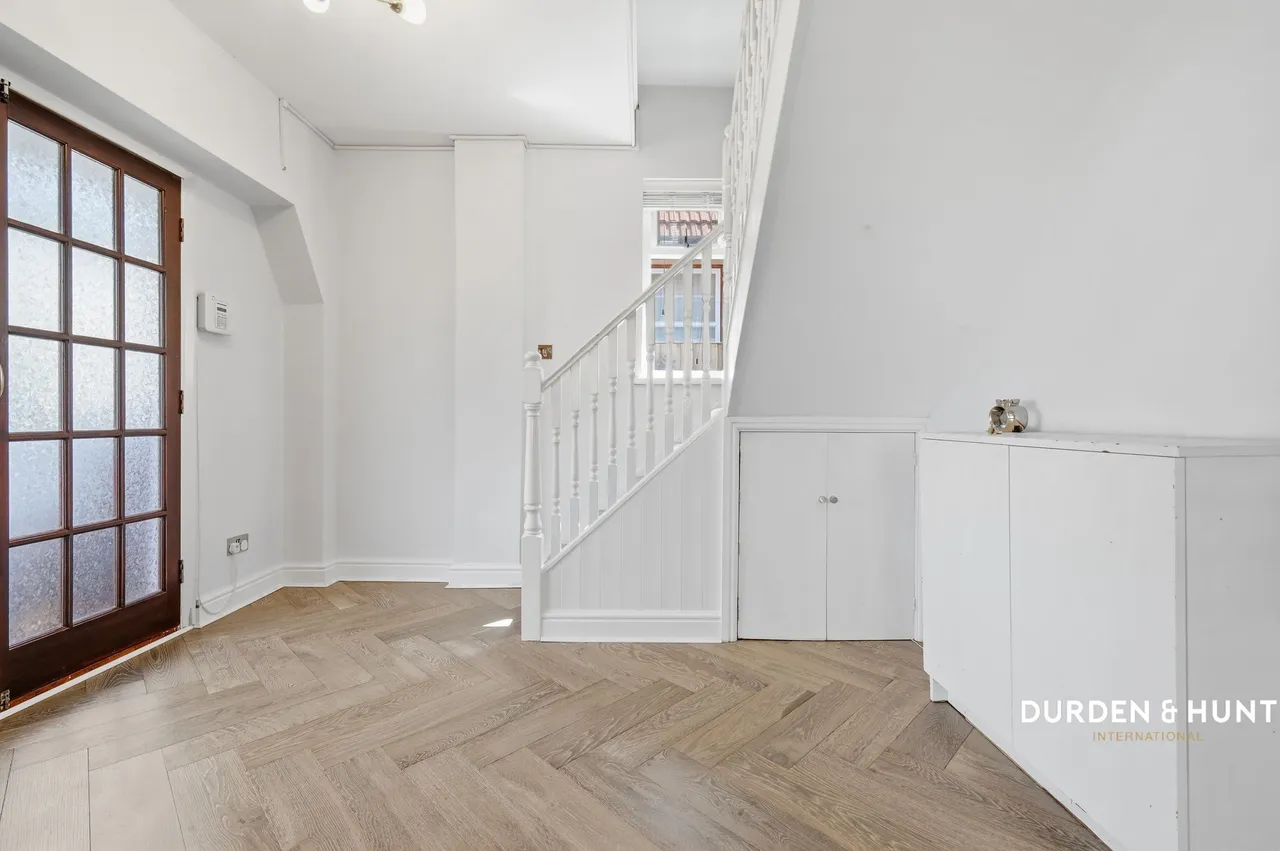 Stradbroke Grove, Clayhall, IG5, photo 8