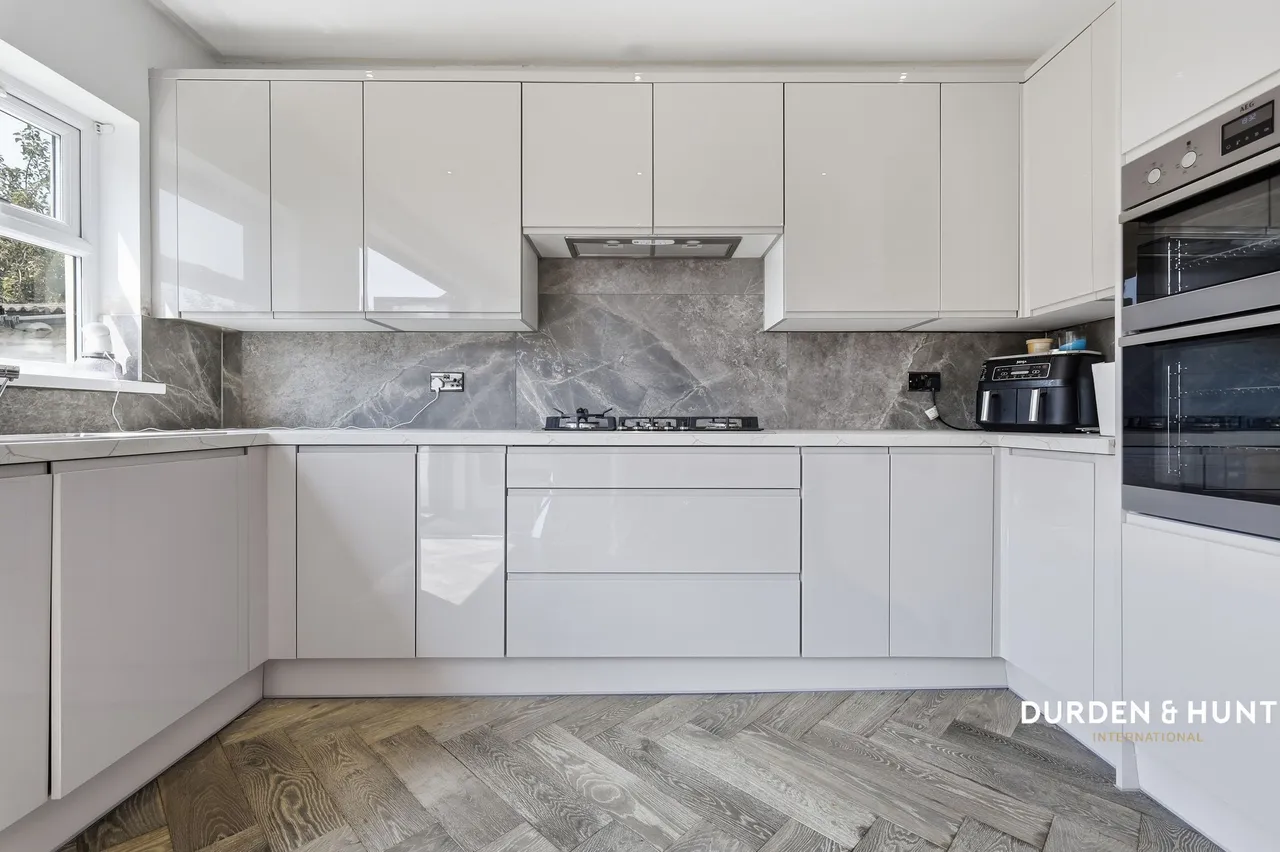 Stradbroke Grove, Clayhall, IG5, photo 4