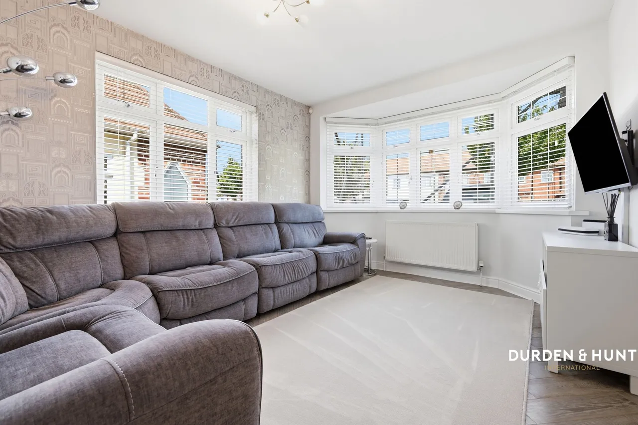 Stradbroke Grove, Clayhall, IG5, photo 5