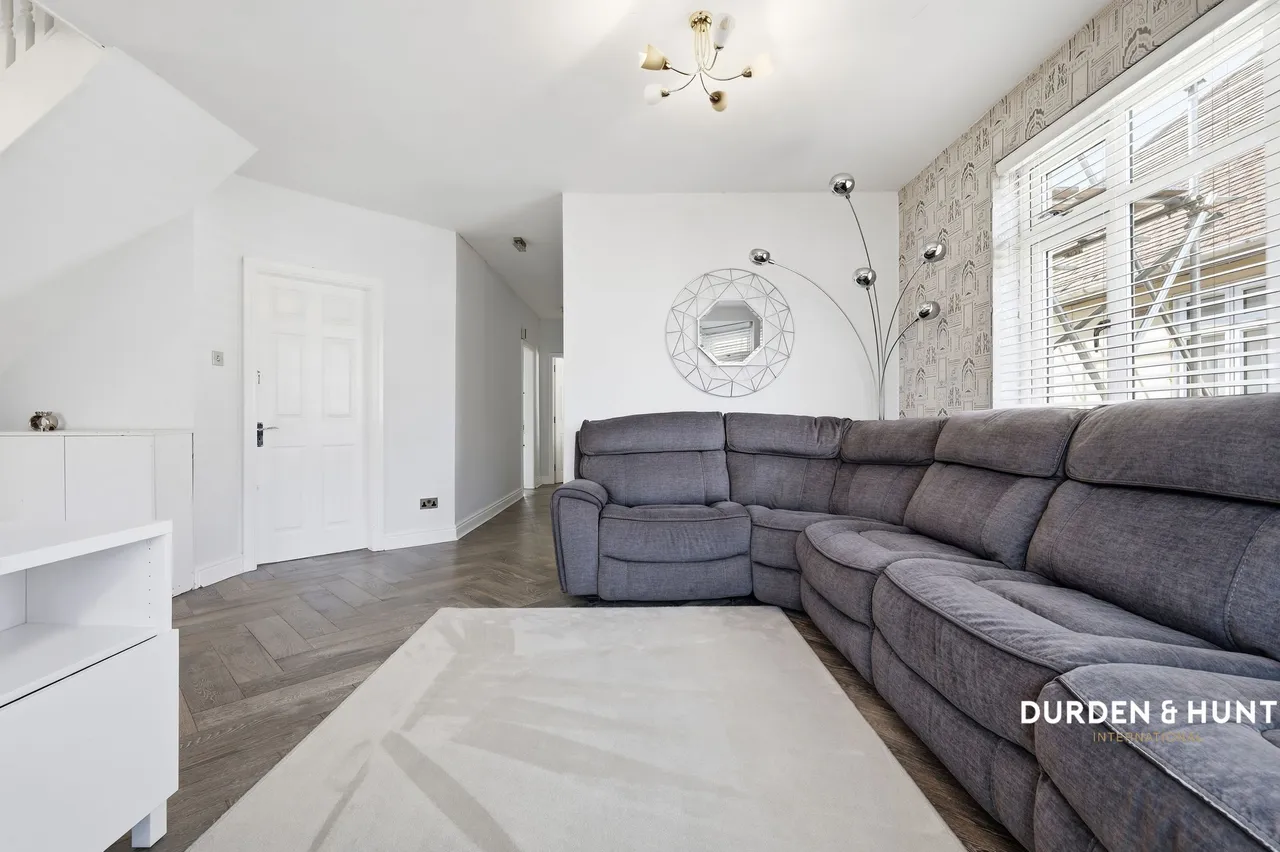 Stradbroke Grove, Clayhall, IG5, photo 6