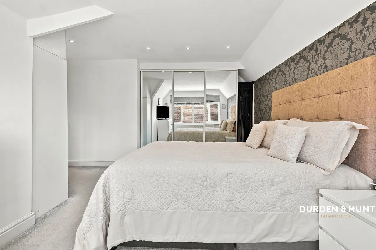 Stradbroke Grove, Clayhall, IG5, photo 12