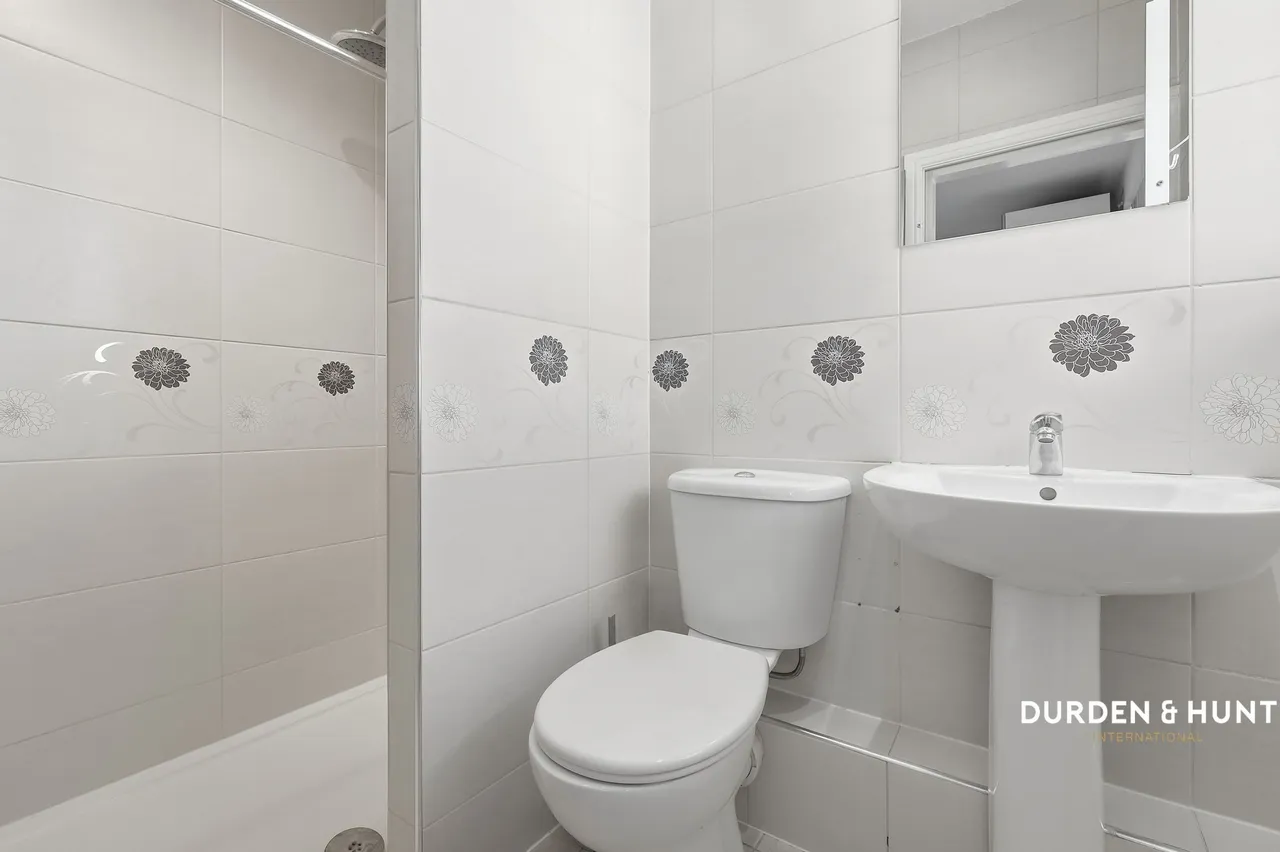 Stradbroke Grove, Clayhall, IG5, photo 9