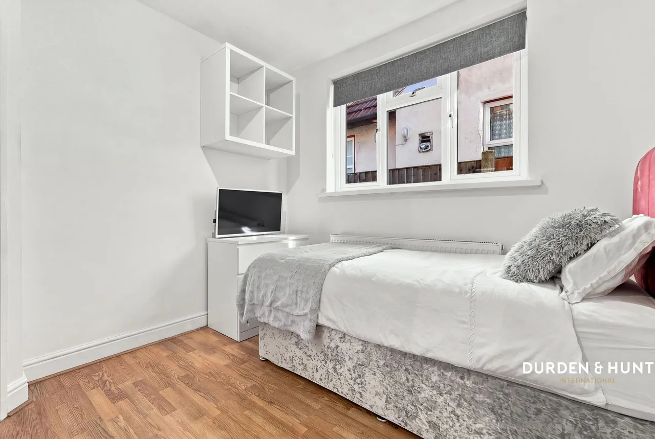 Stradbroke Grove, Clayhall, IG5, photo 16