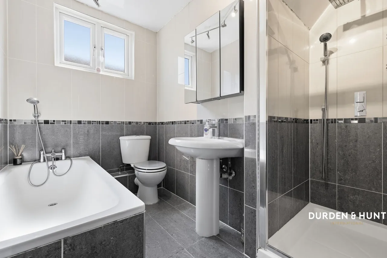 Stradbroke Grove, Clayhall, IG5, photo 10