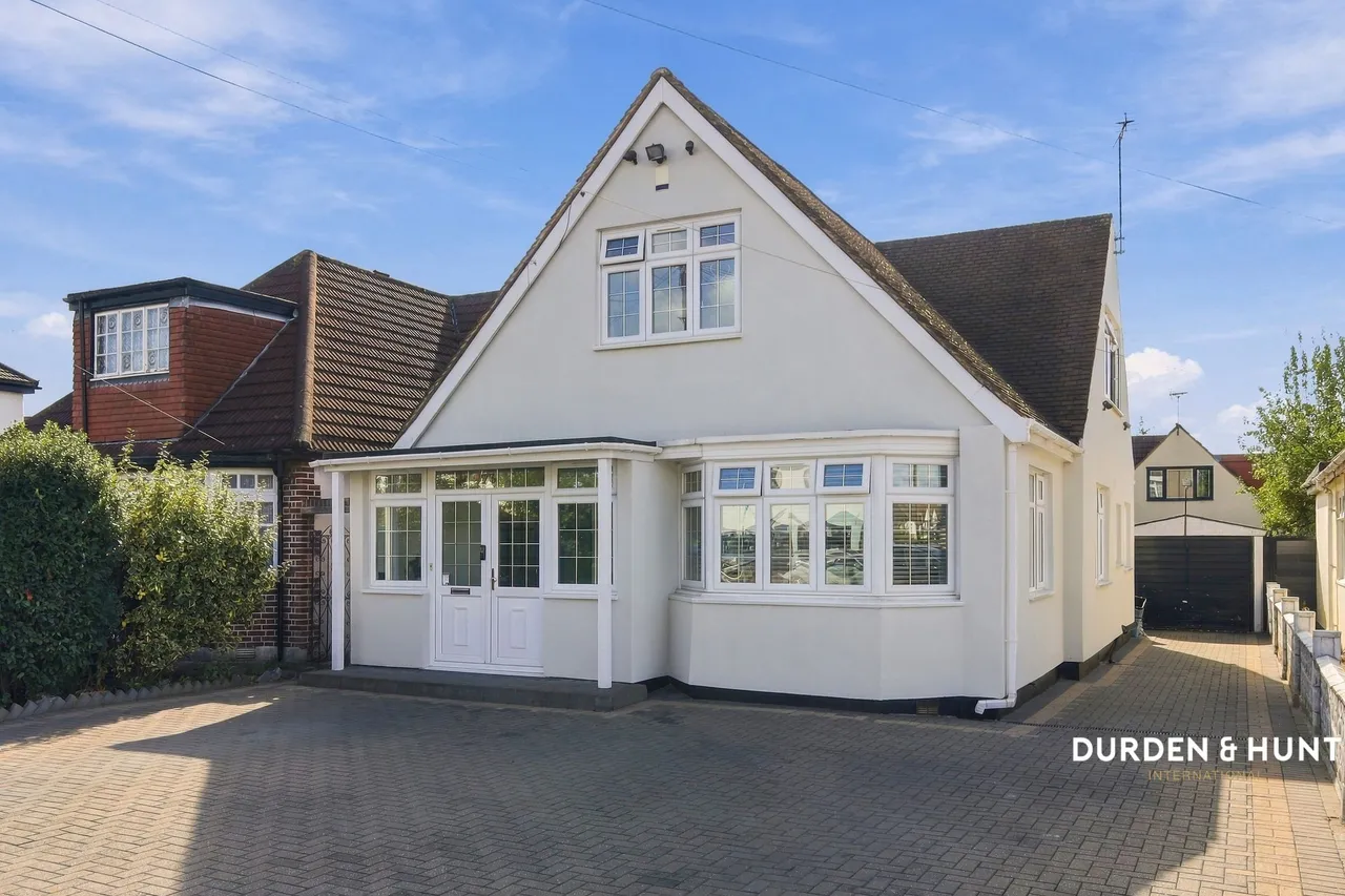 5 bed house for sale, Stradbroke Grove, Clayhall, IG5