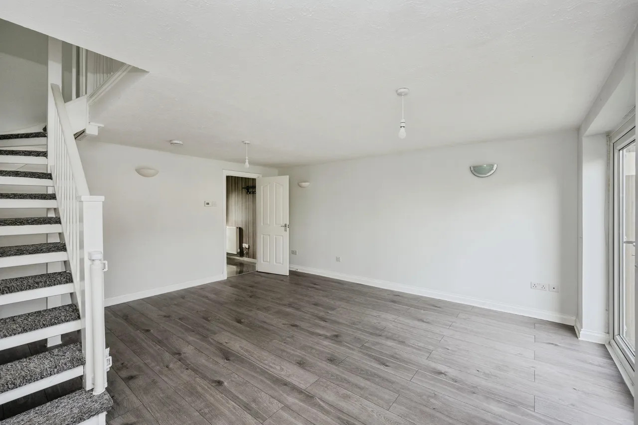 Courtlands Way, Swansea, photo 7