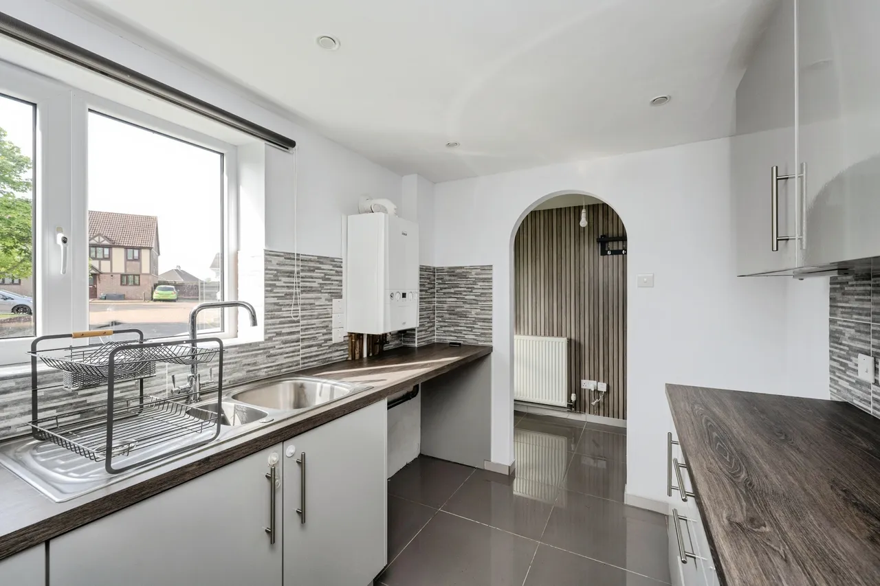 Courtlands Way, Swansea, photo 4