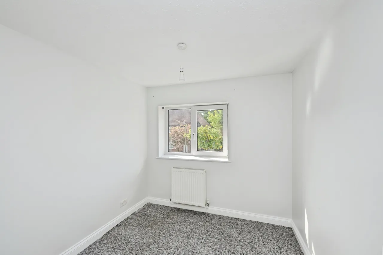 Courtlands Way, Swansea, photo 9